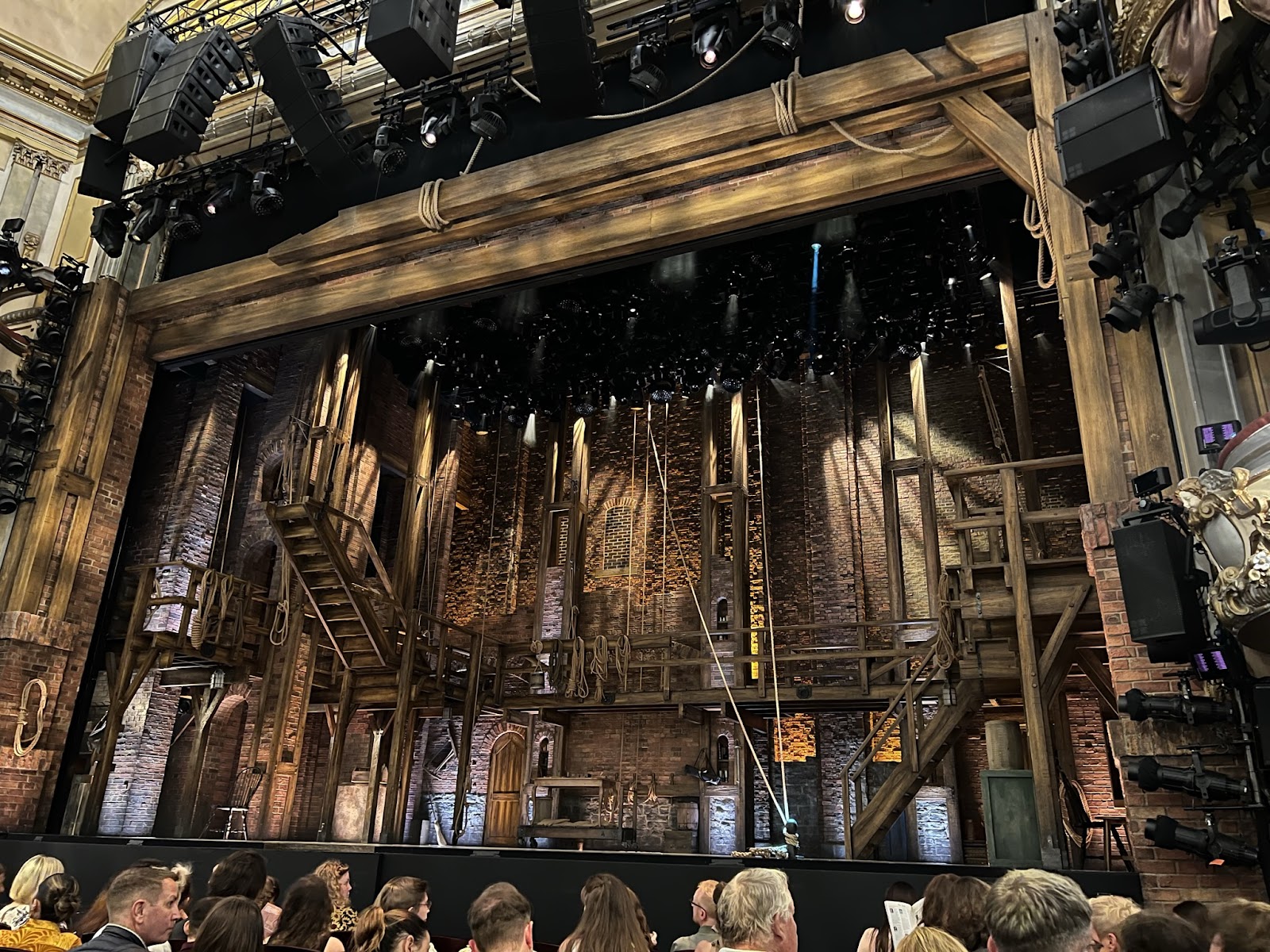 Apollo Victoria Theatre — photo 4