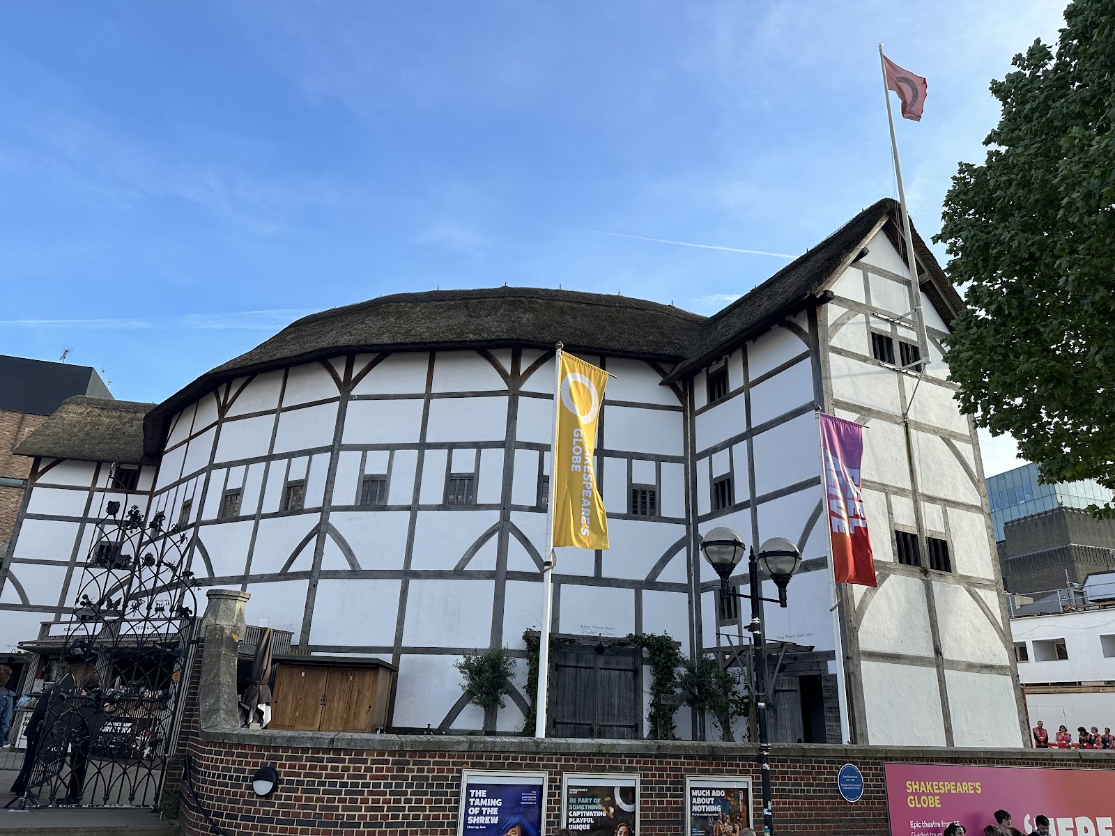 Globe Theatre — photo 2