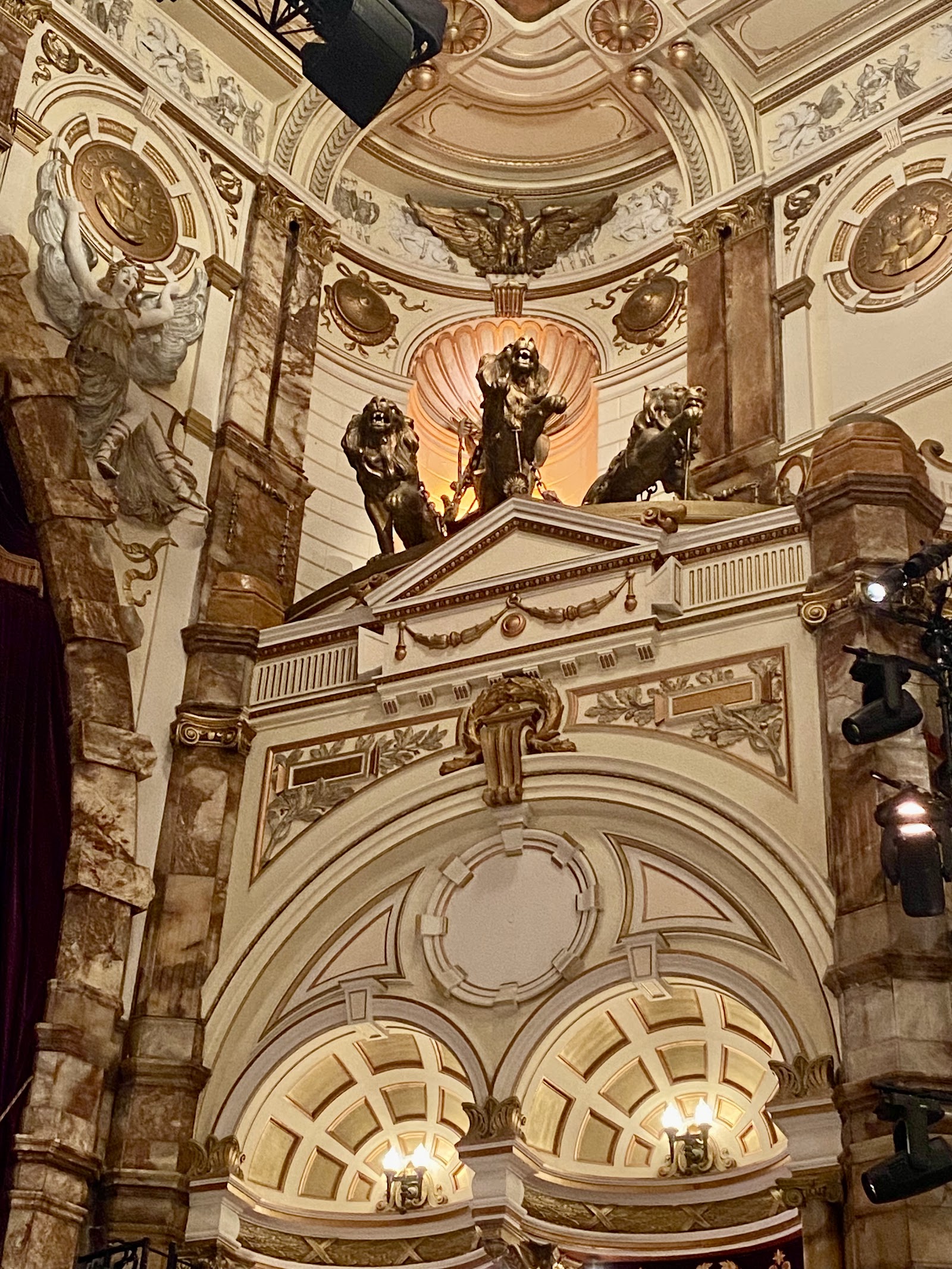 London Coliseum — photo 4