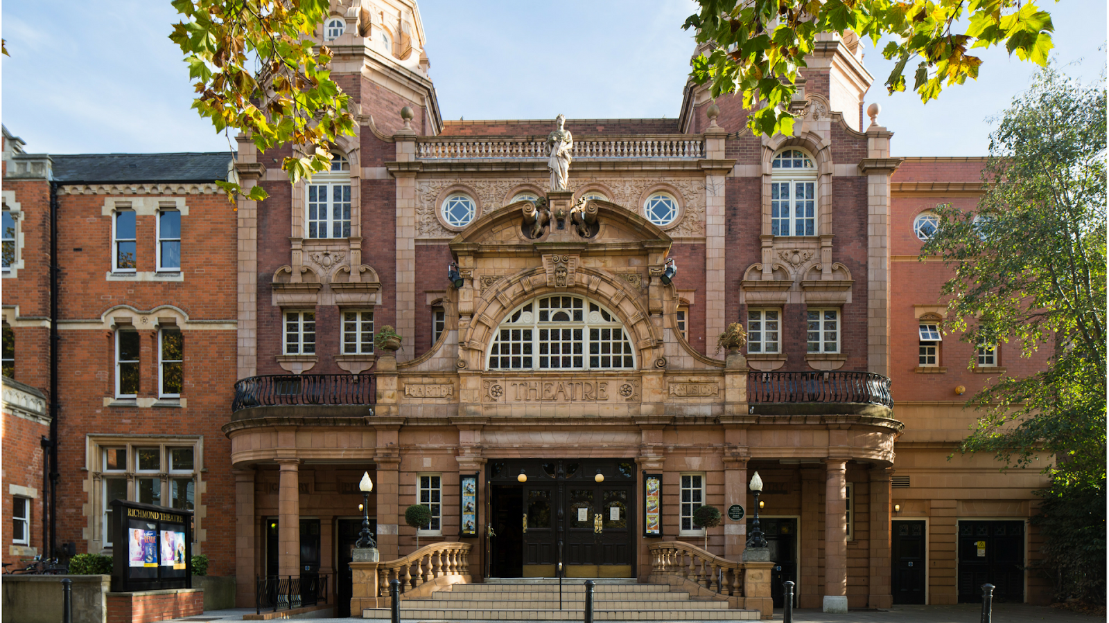 Richmond Theatre (UK Tour) — photo 1