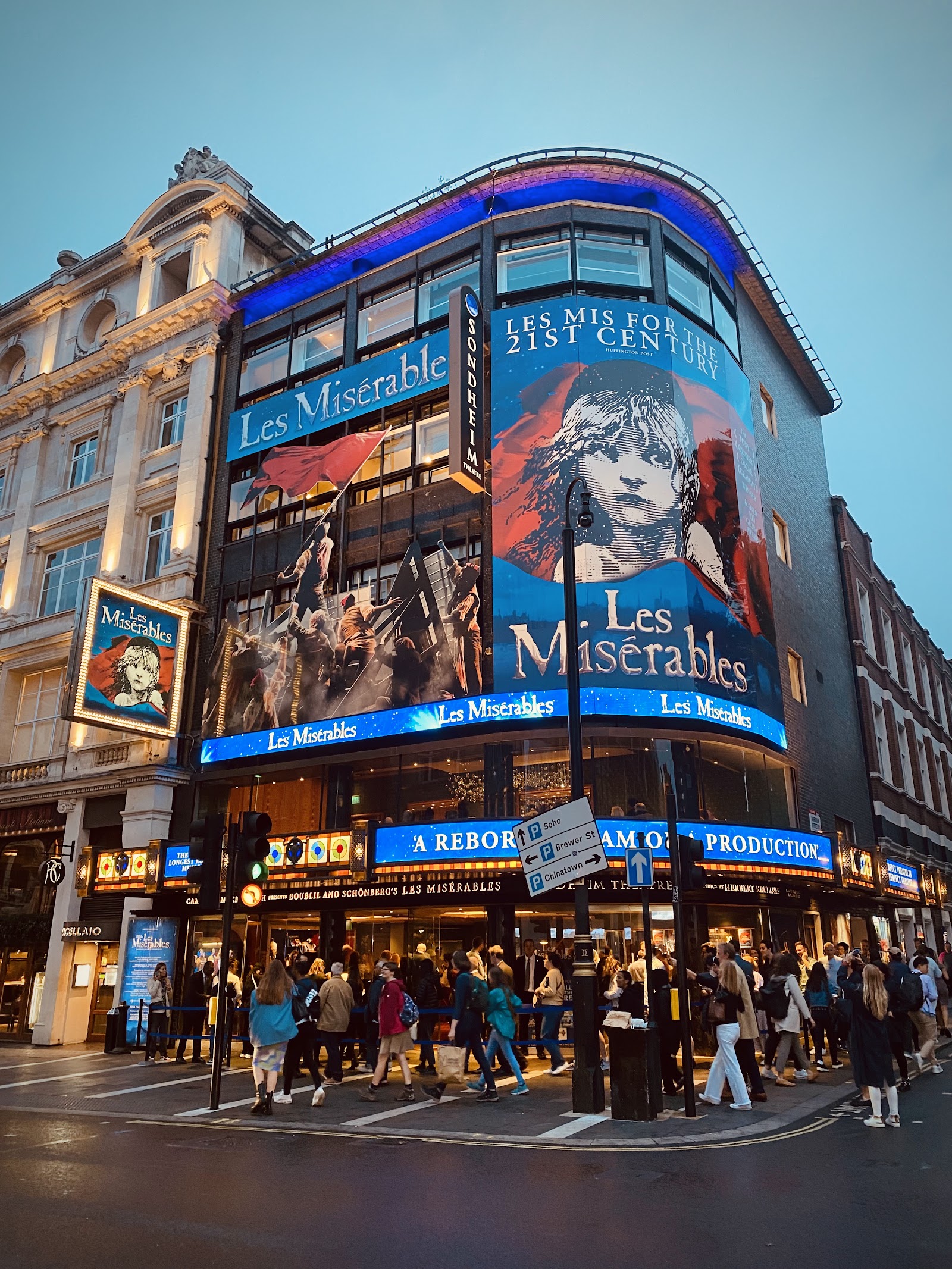 Sondheim Theatre — photo 1