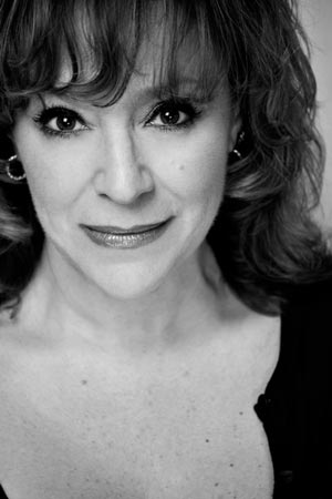 Harriet Thorpe narrates Facing East in Concert at London's Lyric Theatre