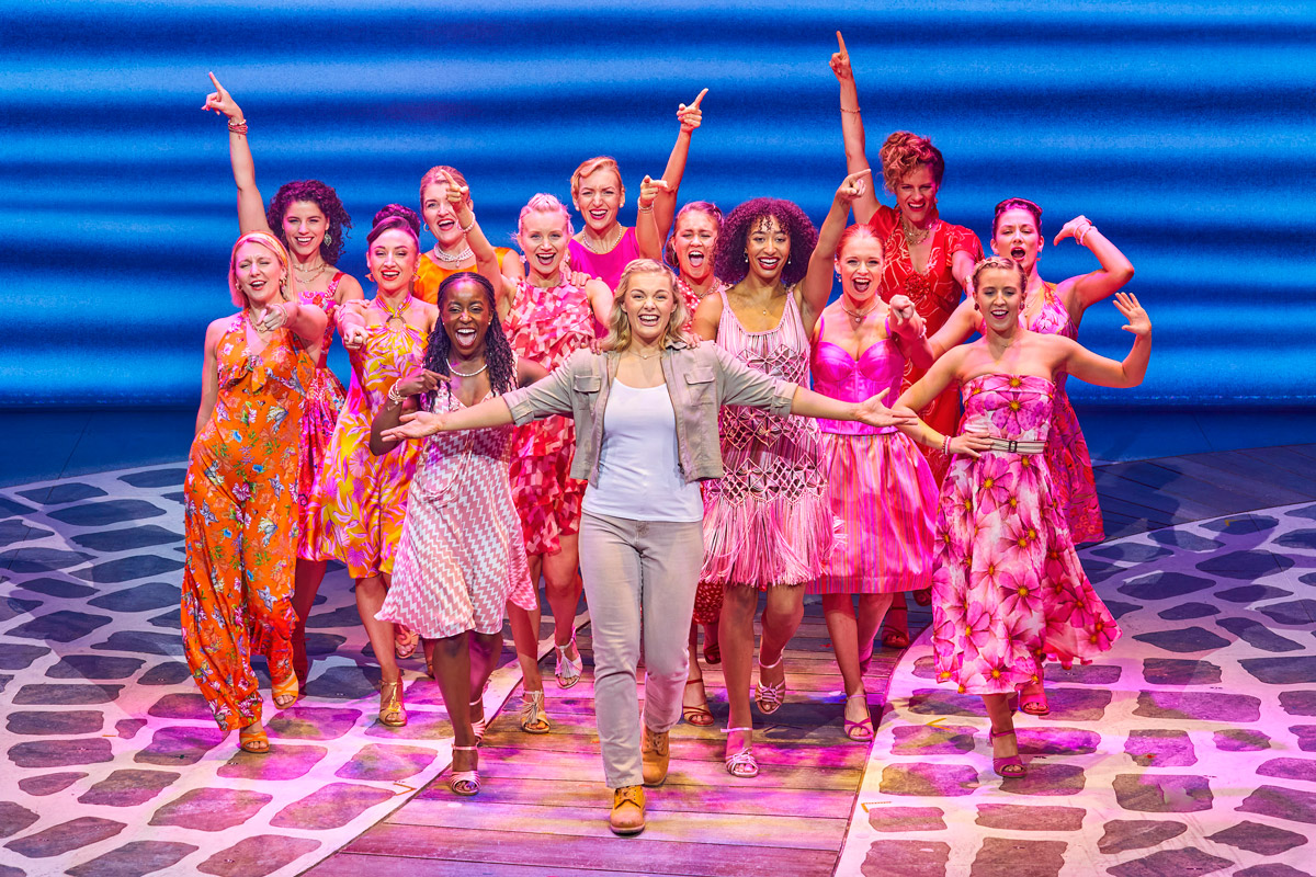 Meg-Hateley-as-Sophie-(front-centre)-with-the-cast-of-MAMMA-MIA!,-credit-Brinkhoff-Moegenburg